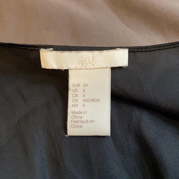 Crop top. - Picture 2 of 2